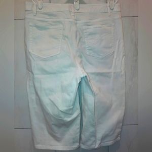 D & Co Denim & Company women's size 16 white capri excellent used condition